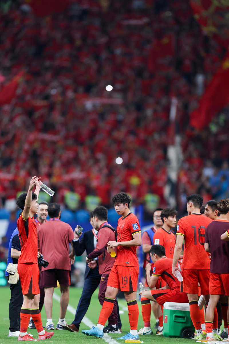 优秀外援表现出色,帮助球队取得胜利的句子