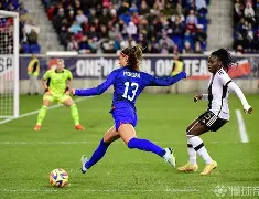 加拿大女足队稳健防守,坚守胜利